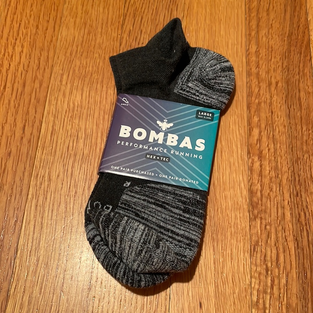Bombas Woman’s Large Gray Ankle Socks NWT